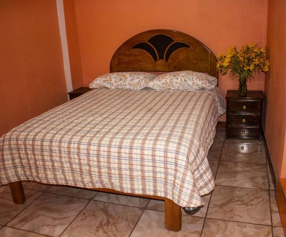 Single Room | Blackout drapes, free WiFi, bed sheets