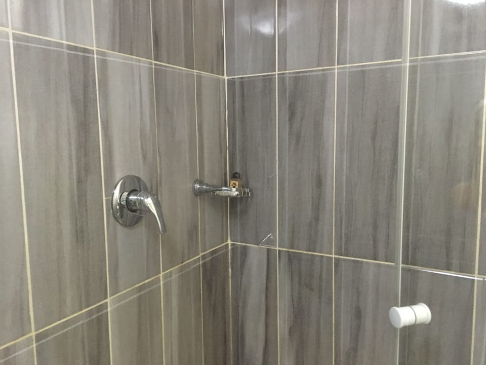 Standard Room | Bathroom | Deep soaking tub, rainfall showerhead, free toiletries, towels