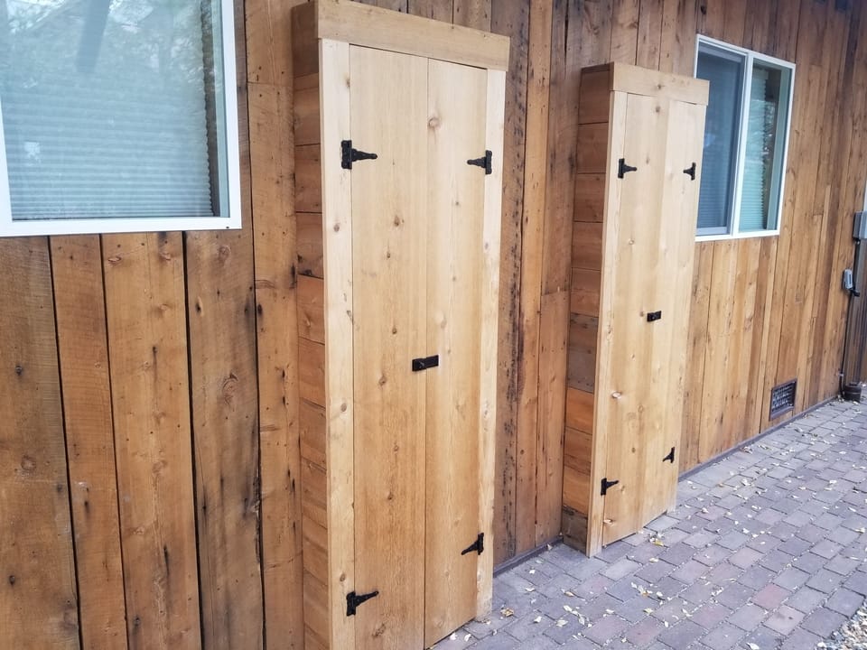 Ski/snow board lockers just outside.