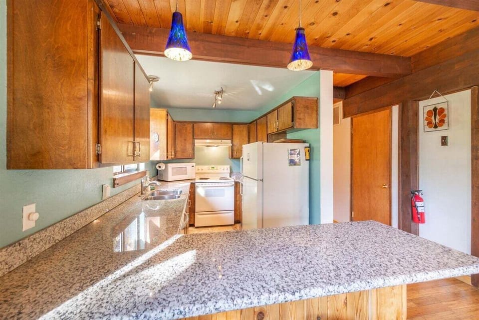 Breakfast nook with stools