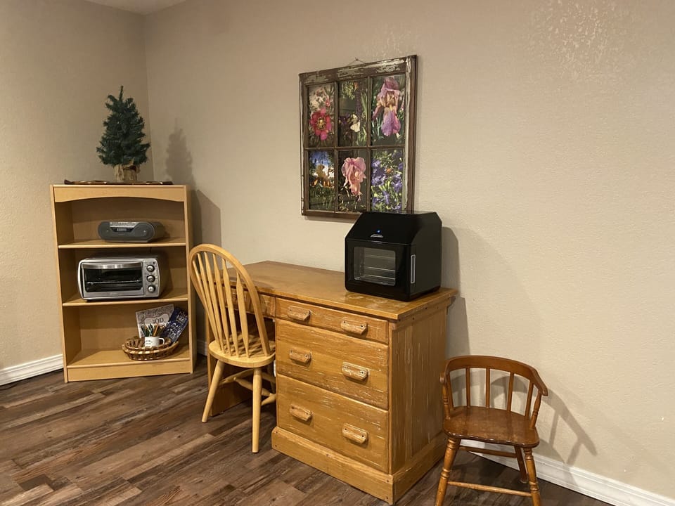 Air fryer and toaster oven for your baking needs with desk work space and WIFI