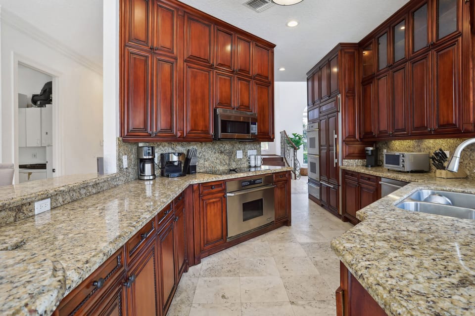 Chef's Kitchen w/ 3 Ovens