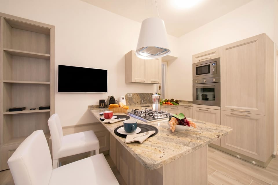 Family Apartment, Multiple Bedrooms, Lakeside (Lenno Giardinetto) | Private kitchen | Full-size fridge, microwave, oven, stovetop