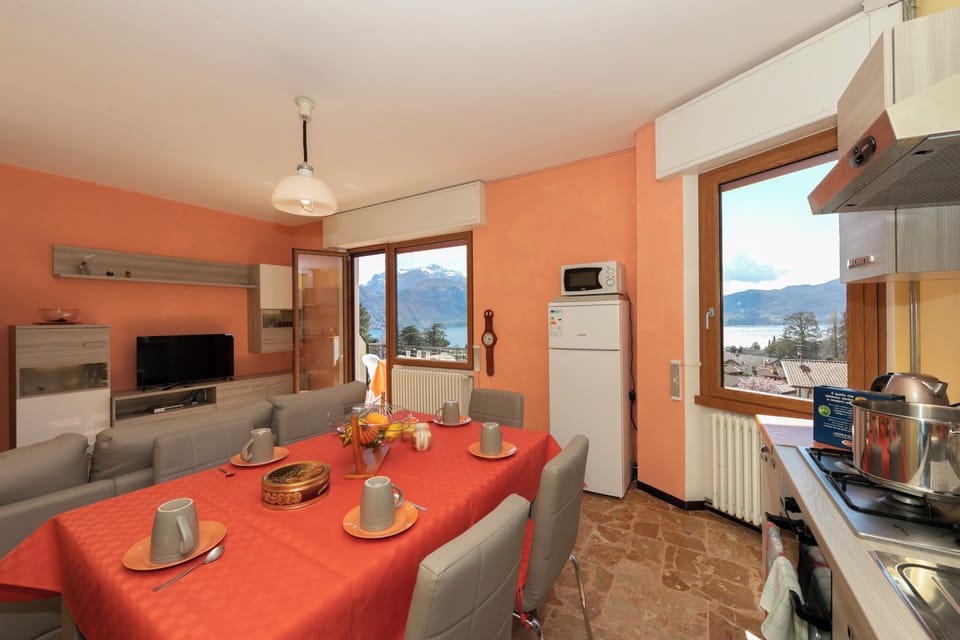 Family Apartment, Multiple Bedrooms, Mountainside (Il Panorama di Forster) | Dining