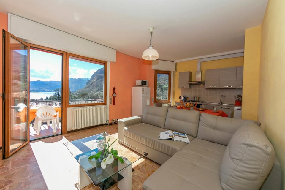Family Apartment, Multiple Bedrooms, Mountainside (Il Panorama di Forster) | Living area | 24-inch flat-screen TV with digital channels, TV, heated floors