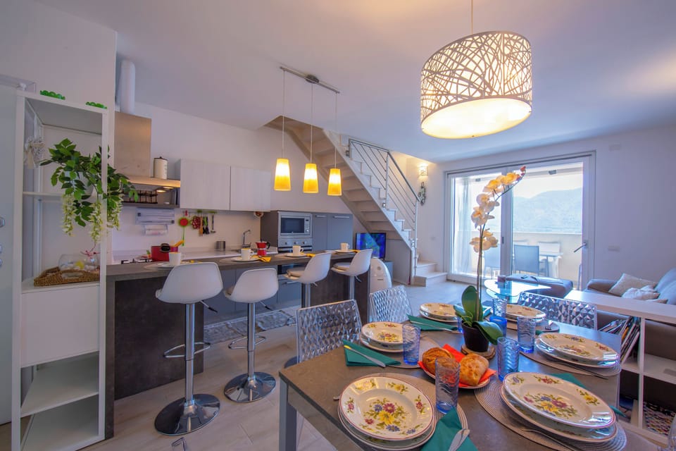 Family Apartment, Multiple Bedrooms, 2 Bathrooms, Mountainside (Como Lake Modern Apartment Ulivi) | Dining