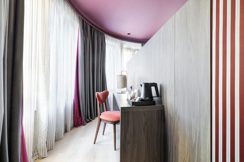Premium Room | Premium bedding, minibar, in-room safe, desk