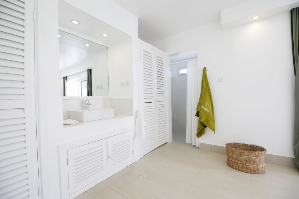 Shower, free toiletries, hair dryer, bathrobes