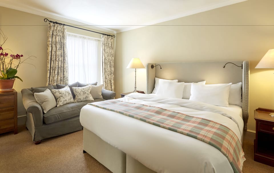 Deluxe Room | Desk, rollaway beds, free WiFi, bed sheets
