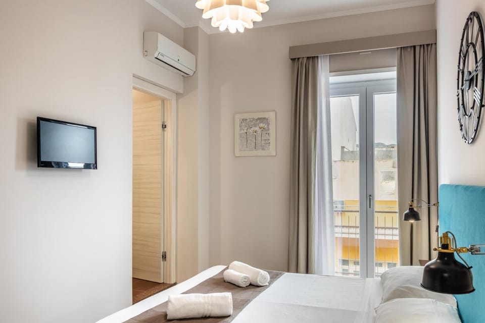 Frette Italian sheets, premium bedding, minibar, in-room safe