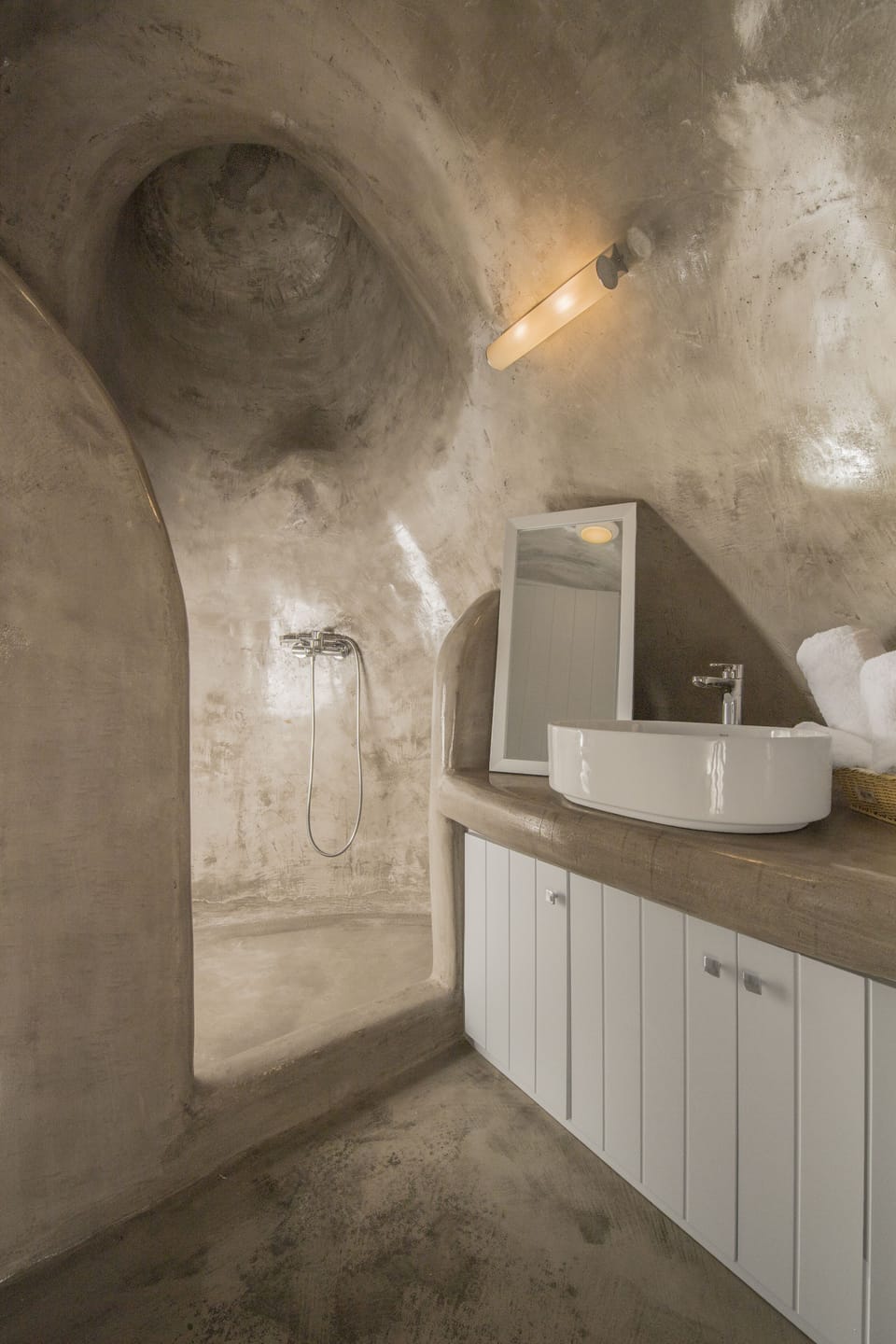 Junior Suite, 1 Bedroom, Non Smoking | Bathroom | Shower, free toiletries, hair dryer, towels
