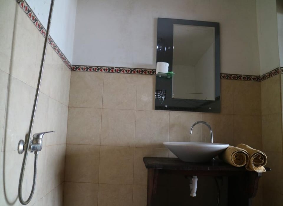 Bathroom sink