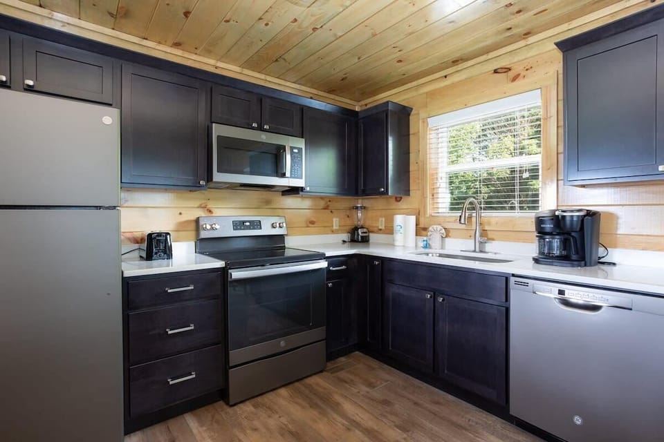 Gorgeous Kitchen With Quartz Countertops And Stainless Steel Appliances!