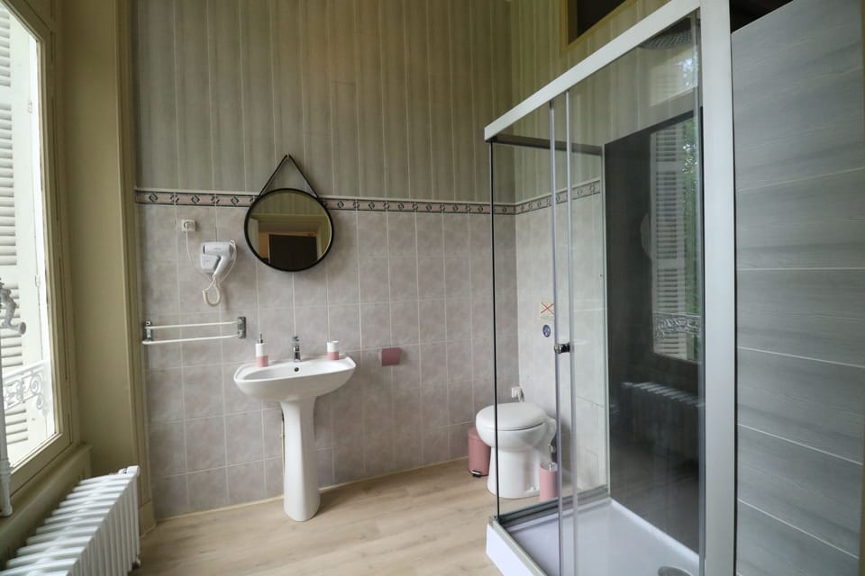 Room (MAGNOLIA) | Bathroom shower