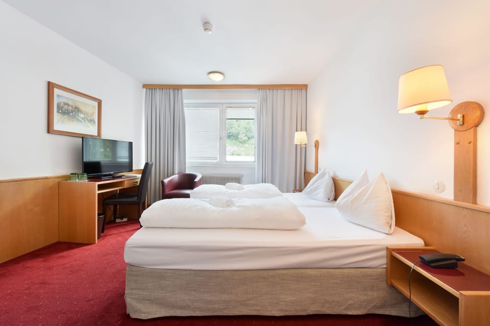 Comfort Double Room | In-room safe, individually decorated, individually furnished, desk