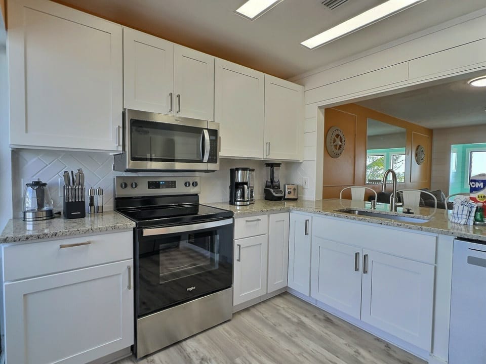 fully equipped kitchen