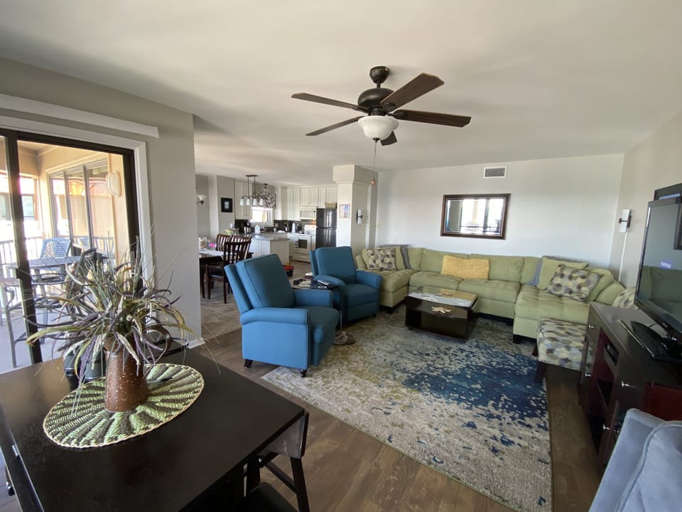 Spacious Family Room