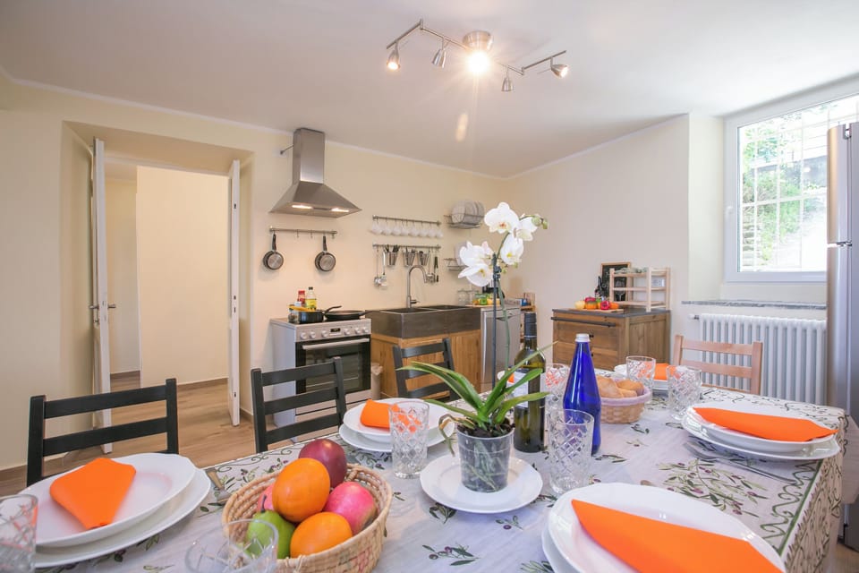 Family Townhome, 3 Bedrooms, Balcony, Mountainside (Plesio Rustico Panoramica) | Dining