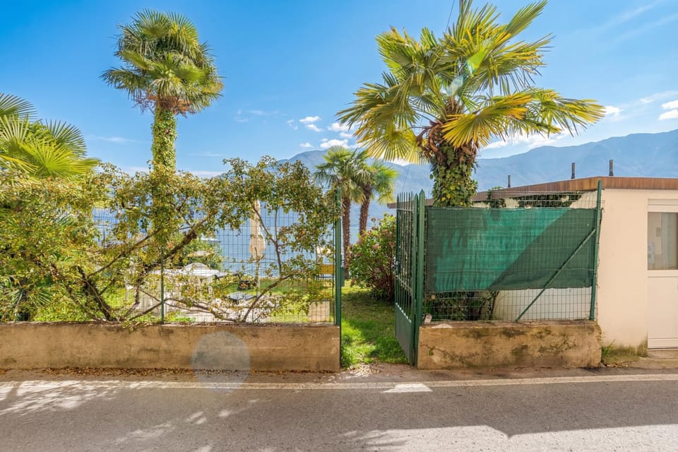 Family Apartment, Multiple Bedrooms, Lakeside (Casetta al Lago) | Property grounds
