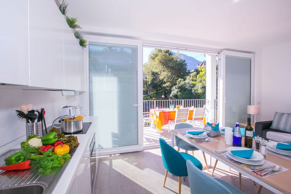 Family Apartment, Multiple Bedrooms, 2 Bathrooms, Mountainside (Casa Laura Apt. 6) | Private kitchen | Fridge, microwave, oven, stovetop
