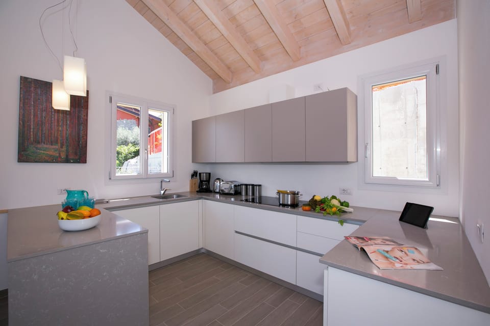 Family Penthouse, Multiple Bedrooms, Mountainside (Paradiso di Menaggio Penthouse) | Private kitchen | Full-size fridge, microwave, oven, stovetop