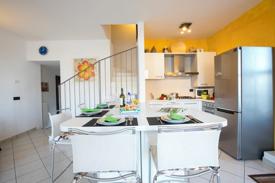 Family Apartment, Multiple Bedrooms, 2 Bathrooms, Mountainside (Blevio Panoramica) | Private kitchen | Full-size fridge, microwave, oven, stovetop