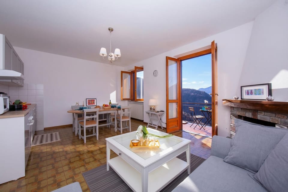 Family Apartment, 2 Bedrooms, Balcony, Mountainside (Balcone di Perledo) | Interior