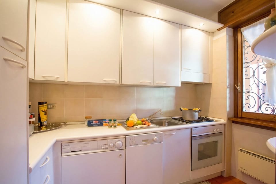 Family Apartment, 2 Bedrooms, Balcony, Mountainside (Menaggio Poggio Fiorito Loggetta) | Private kitchen | Microwave, oven, stovetop, dishwasher