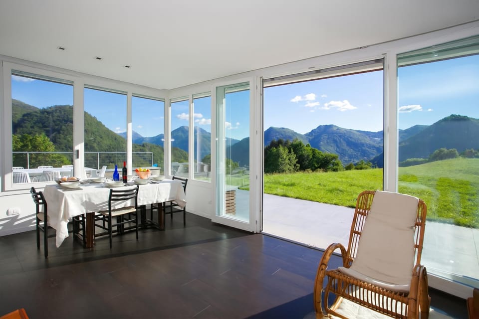 Family Villa, 6 Bedrooms, Microwave, Mountainside (Villa Intelvi) | Dining