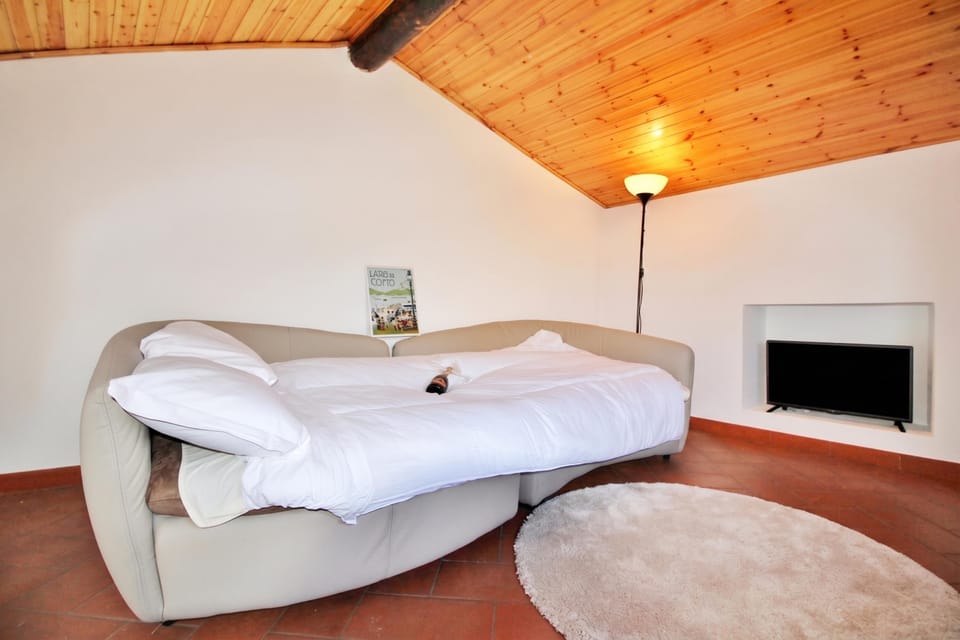 Honeymoon Townhome, 2 Bedrooms, Fireplace, Mountainside (Villa Patricia) | 2 bedrooms, WiFi, bed sheets