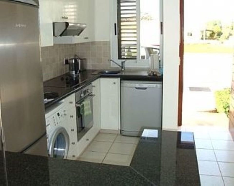 House | Private kitchen | Fridge, microwave, oven, stovetop