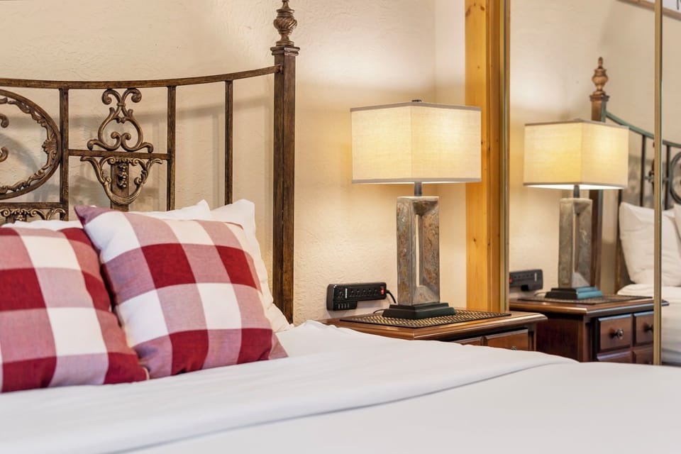 Master Bedroom-King Bed
