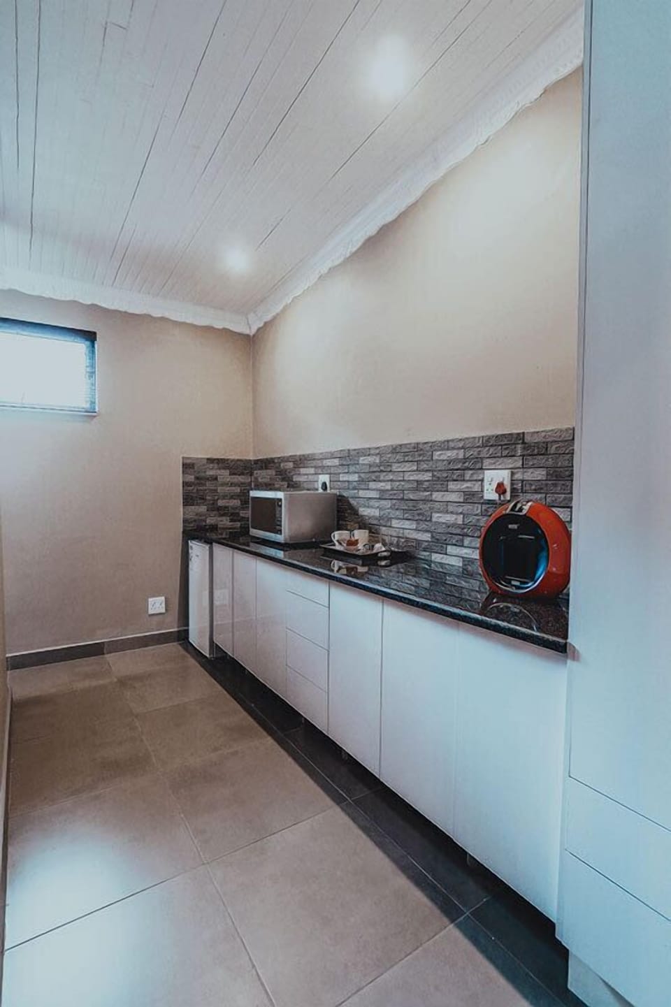 Honeymoon Suite, 1 Bedroom | Private kitchen | Mini-fridge, microwave, electric kettle