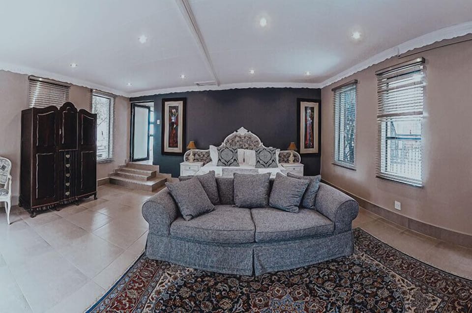 Executive Suite, 1 Bedroom | Pillowtop beds, WiFi (free), individually decorated