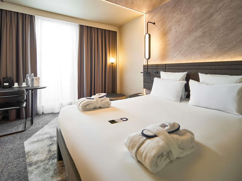In-room safe, desk, blackout drapes, soundproofing