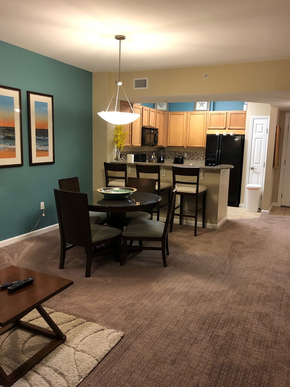 Living room, dining & kitchen. New carpet 2022.
