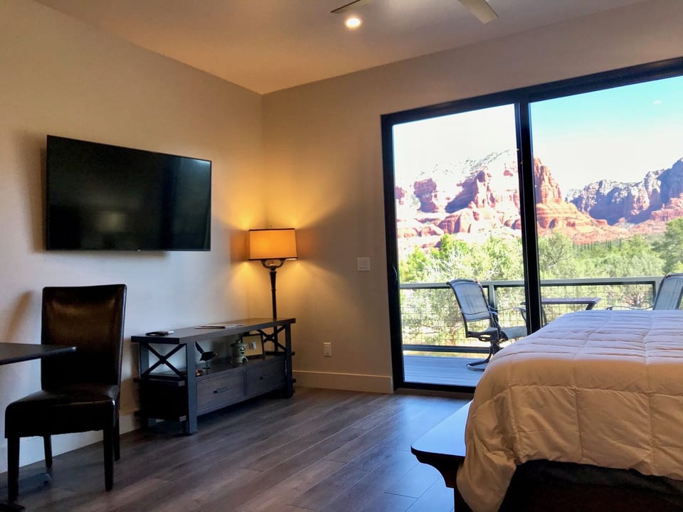 Wall mounted flat screen / smart TV