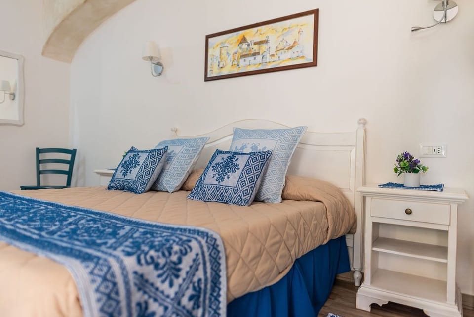 Egyptian cotton sheets, premium bedding, down comforters, pillowtop beds