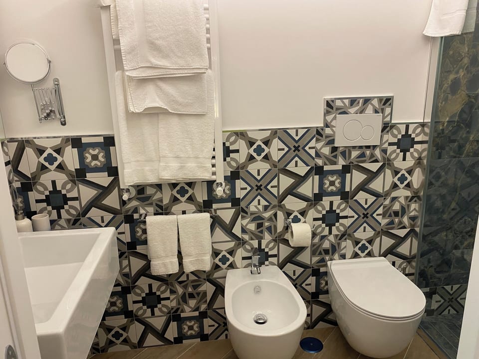 Room, 1 Bedroom, Smoking, Balcony | Bathroom amenities