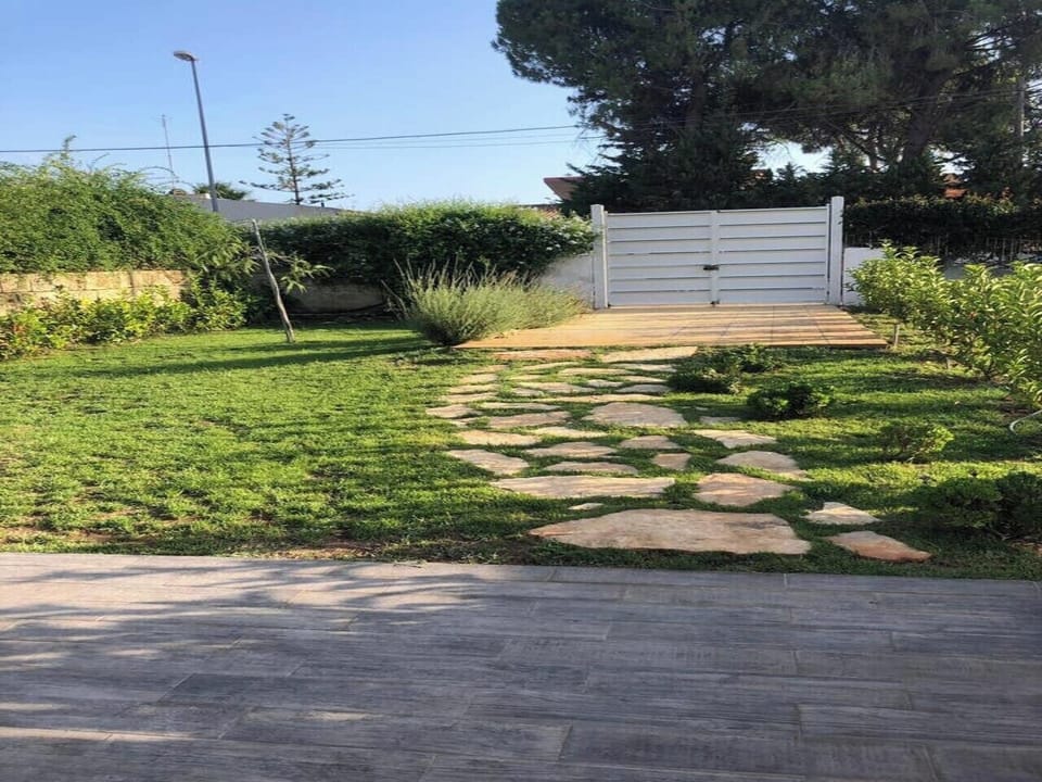 Villa, 2 Bedrooms, Smoking, Garden View | Garden