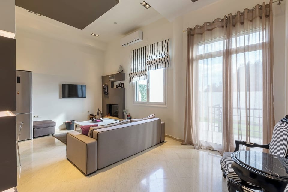 Apartment, 3 Bedrooms, Balcony | Living area