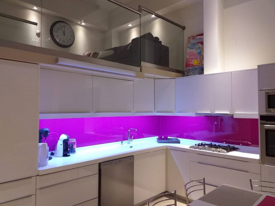 Apartment, 3 Bedrooms, Balcony | Private kitchen | Microwave, stovetop, coffee/tea maker