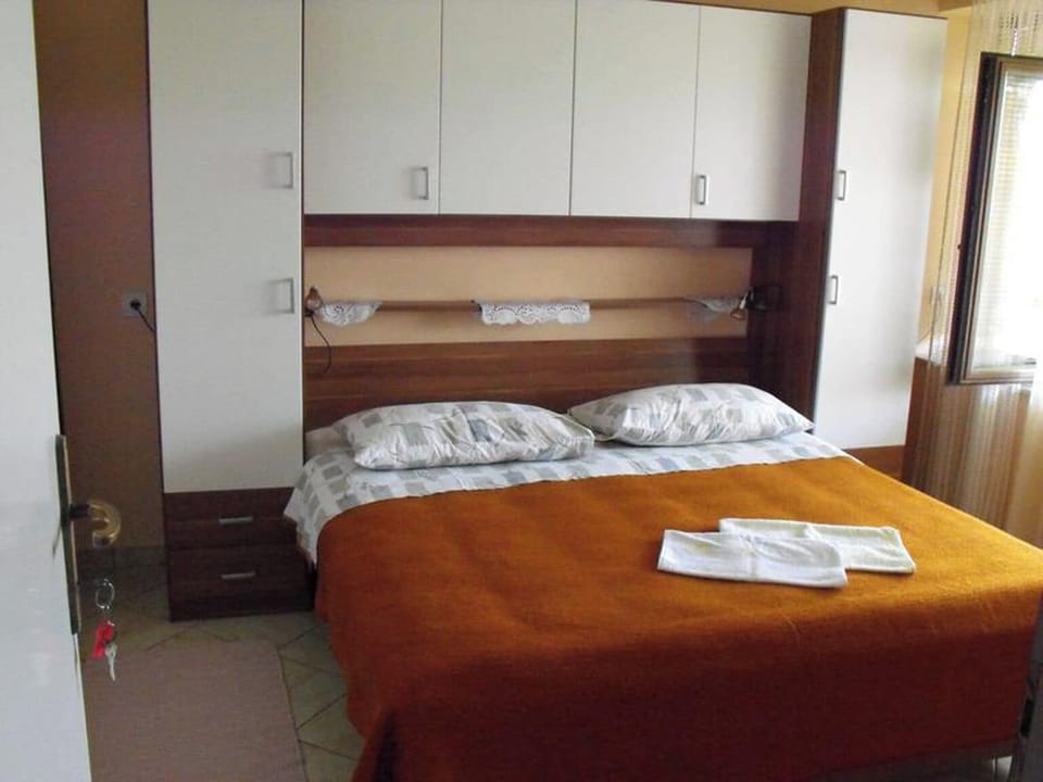 Room, 1 Bedroom, Smoking, Balcony | 1 bedroom