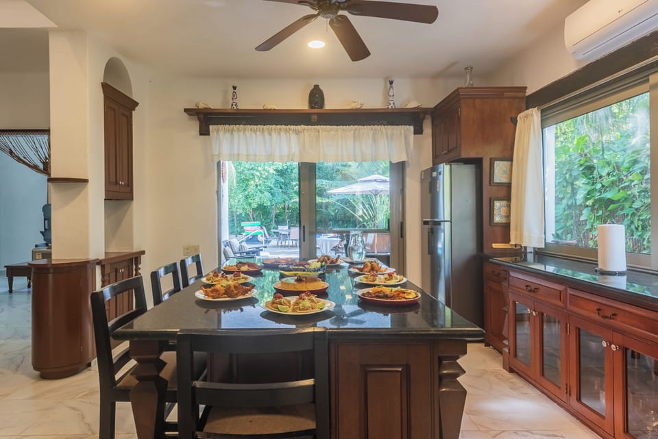 Villa, 6 Bedrooms, Smoking, Private Pool | Dining room