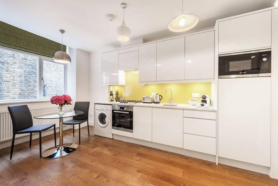 Apartment | Private kitchen | Cookware/dishes/utensils
