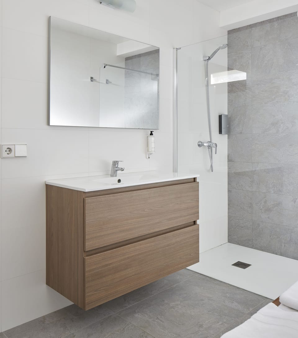 Apartment | Bathroom | Shower, towels