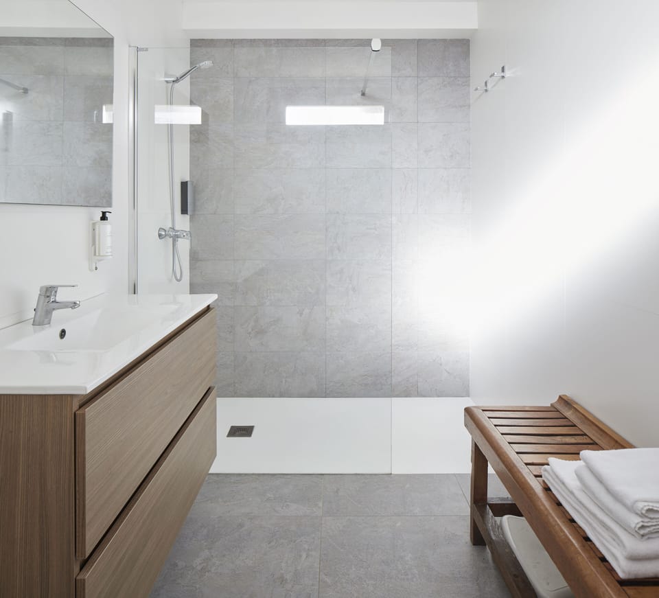 Apartment | Bathroom | Shower, towels