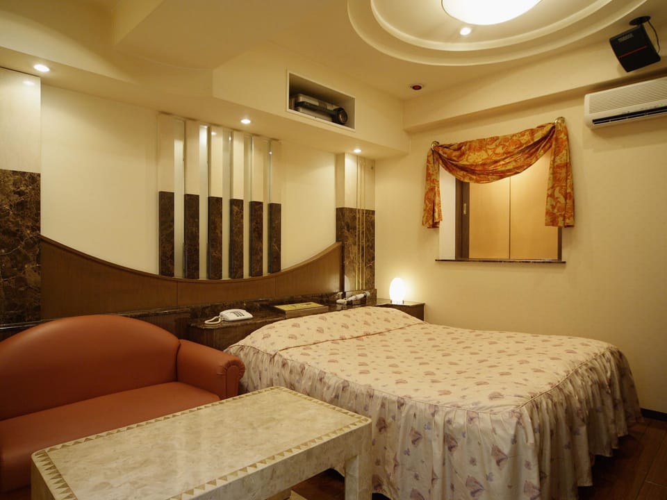 Hypo-allergenic bedding available, desk, blackout drapes, soundproofing