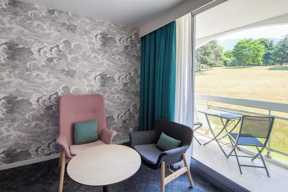 Premium bedding, pillowtop beds, free minibar, in-room safe