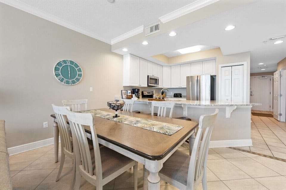 7 San Carlos 603 Dining Area